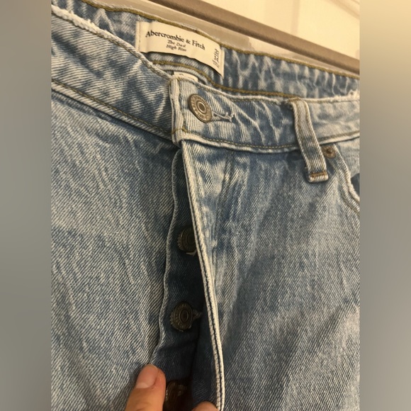 Abercrombie & Fitch A&F Jeans
The Dad High Rise Curve Love size 32 / 14 EUC - Picture 6 of 10